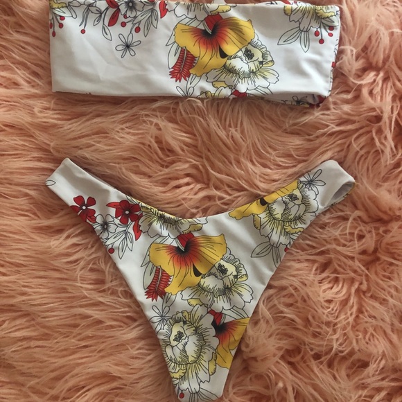 Swim suit - Picture 2 of 3